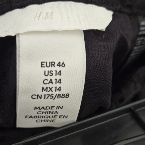 NWT H&M Black Eyelet Lace Embroidered School Girl Feminine Mini Skirt Size 14 - Picture 8 of 9